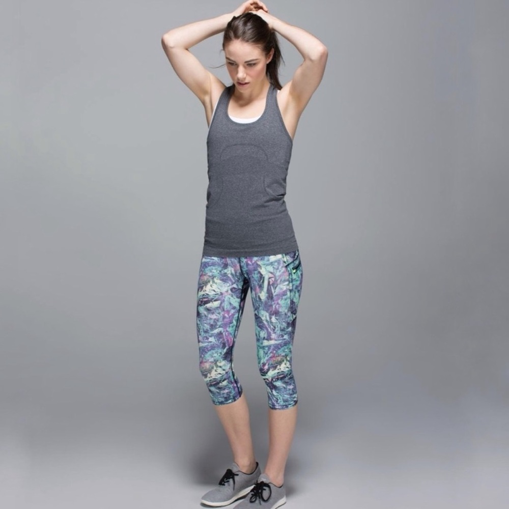 Like new. lululemon NWT Run: Top Speed Crop Iridescent size 4